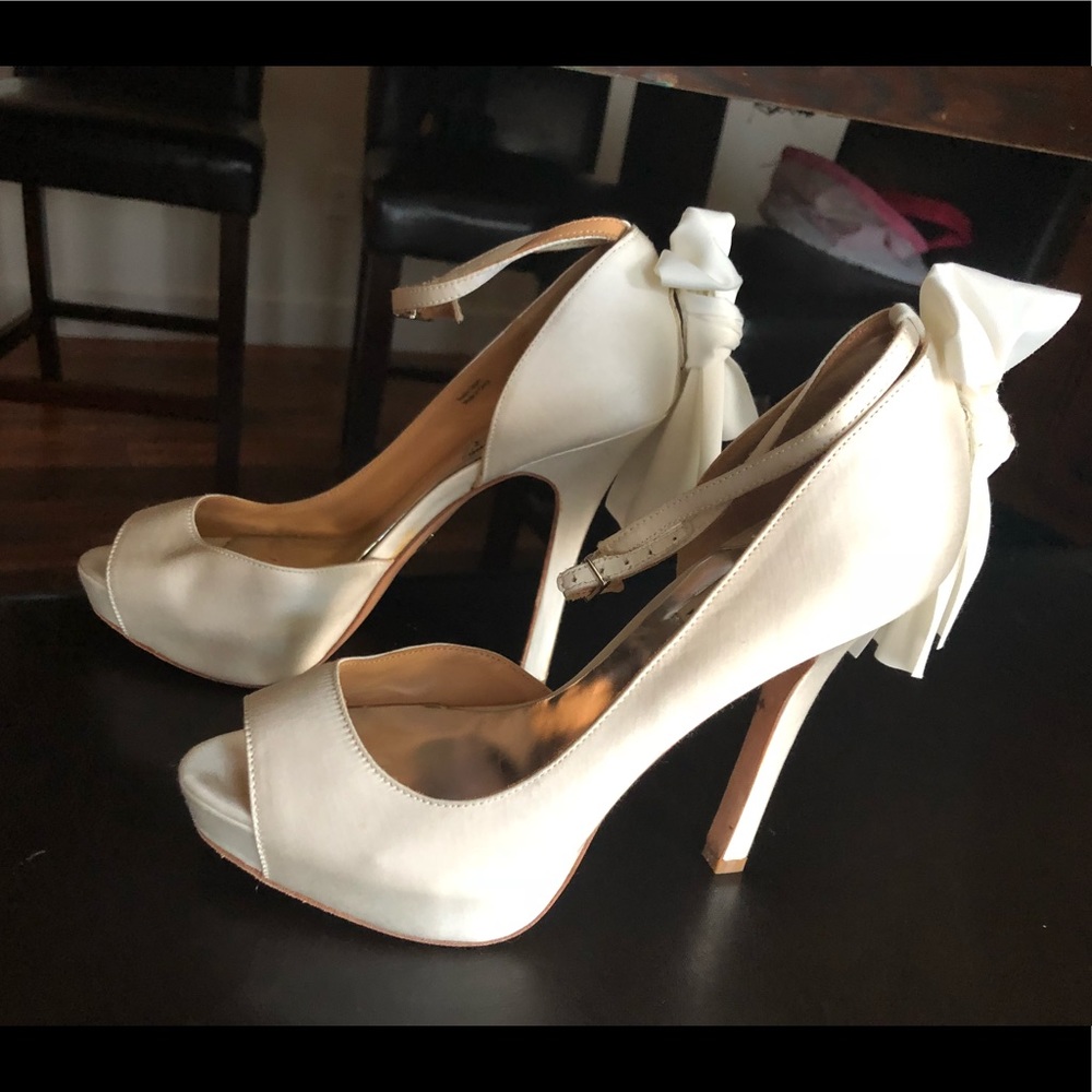 Badgley Mischka satin shoes